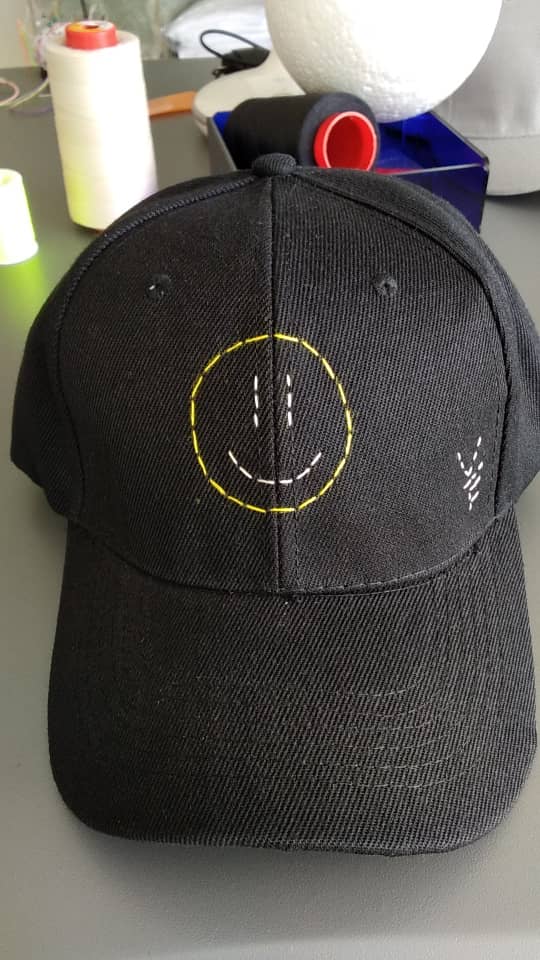 Happy Face Hat negro